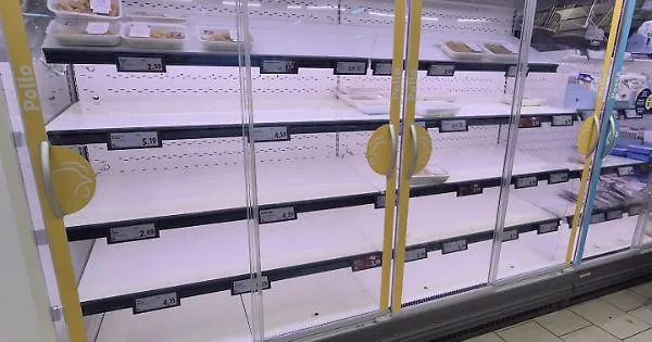 Transport strike, empty shelves in supermarkets and stock with long ...